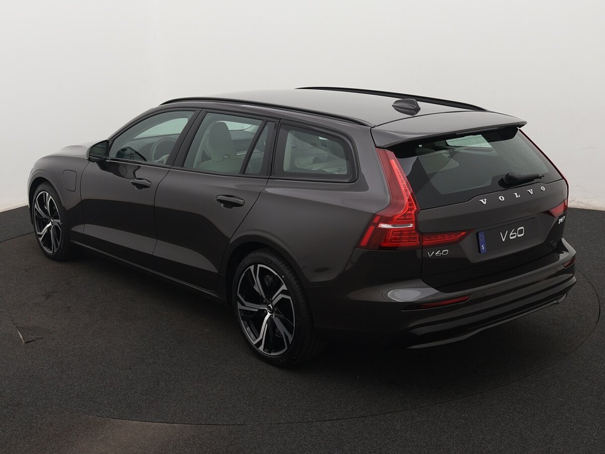 39204298 volvo v60 2 0 t6 awd plus dark 3 04