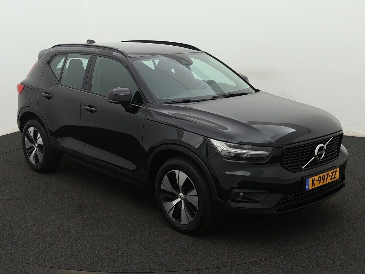 38507970 volvo xc40 1 5 t4 recharge r design 8 02