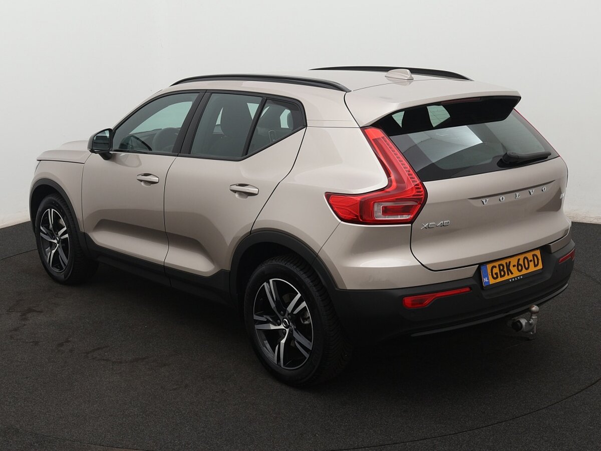 40251549 volvo xc40 2 0 b4 plus dark 3 02