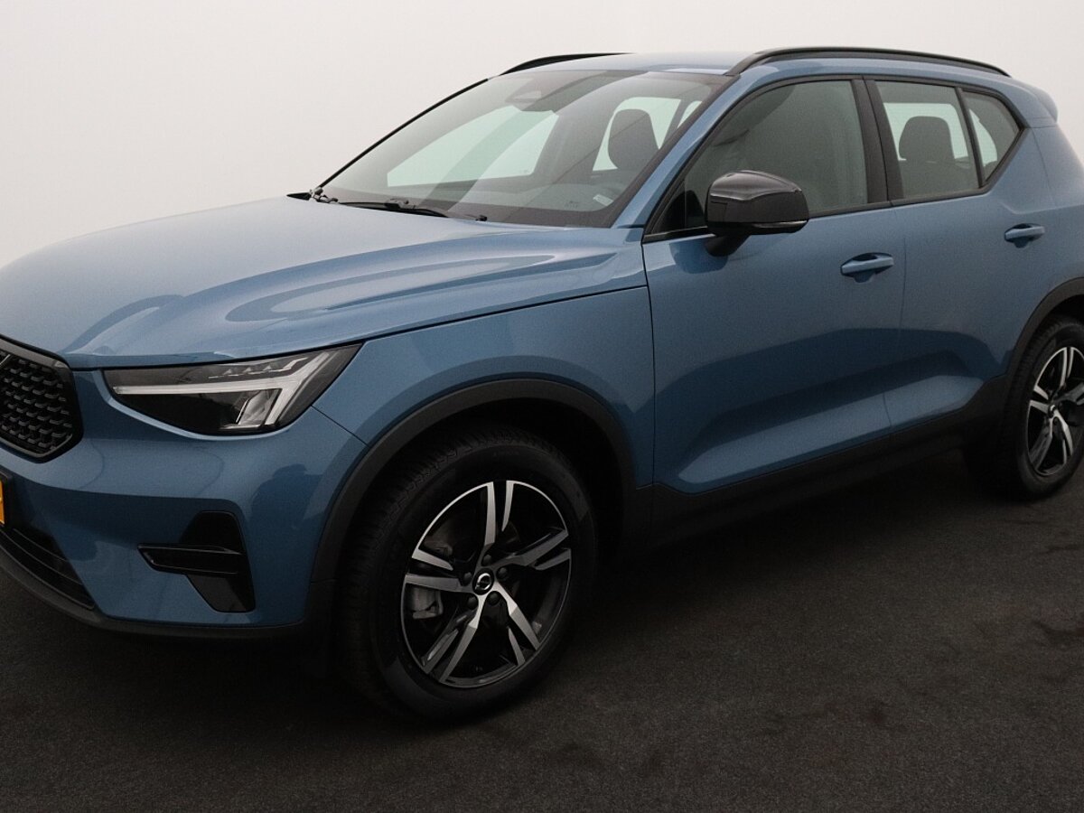 40262321 volvo xc40 2 0 b4 plus dark 28