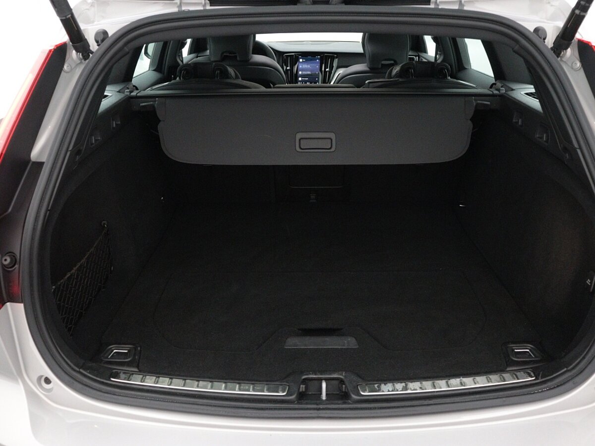 41146812 volvo v60 2 0 b3 plus dark panorama dak sportstoelen trekhaak 96