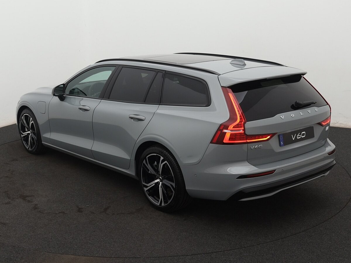 42455185 volvo v60 2 0 t6 awd ultimate dark 3 02