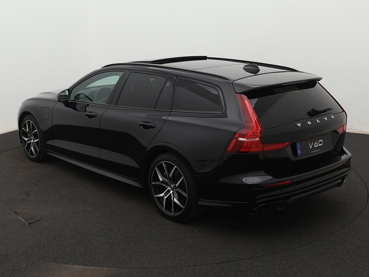 39371883 volvo v60 2 0 t6 awd r r design 3 03