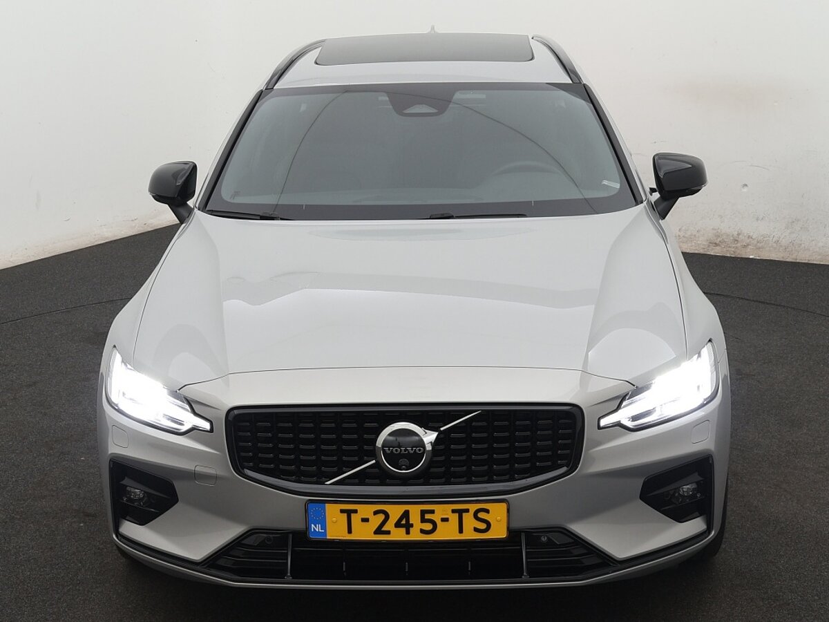 40000855 volvo v60 2 0 b3 plus dark 9 02