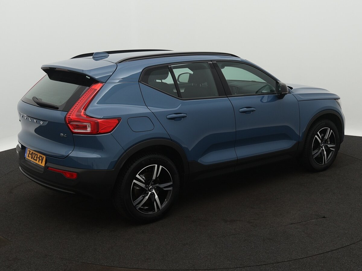 40923663 volvo xc40 2 0 b4 plus dark 39