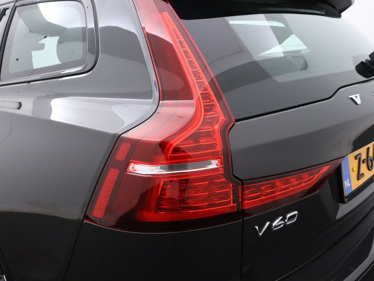 41865998 volvo v60 2 0 t6 awd plus dark panoramadak 62