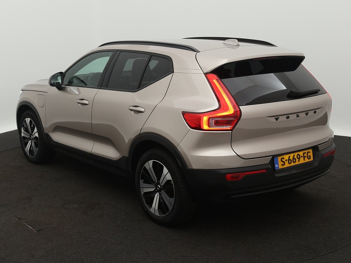 41359064 volvo xc40 1 5 t4 r plus dark 3 02