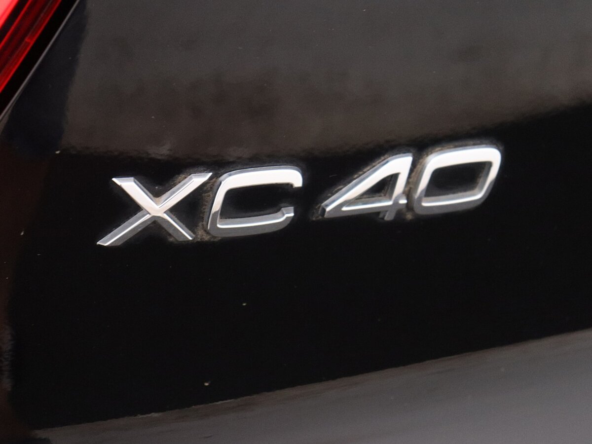 39937038 volvo xc40 recharge p8 awd r design 26