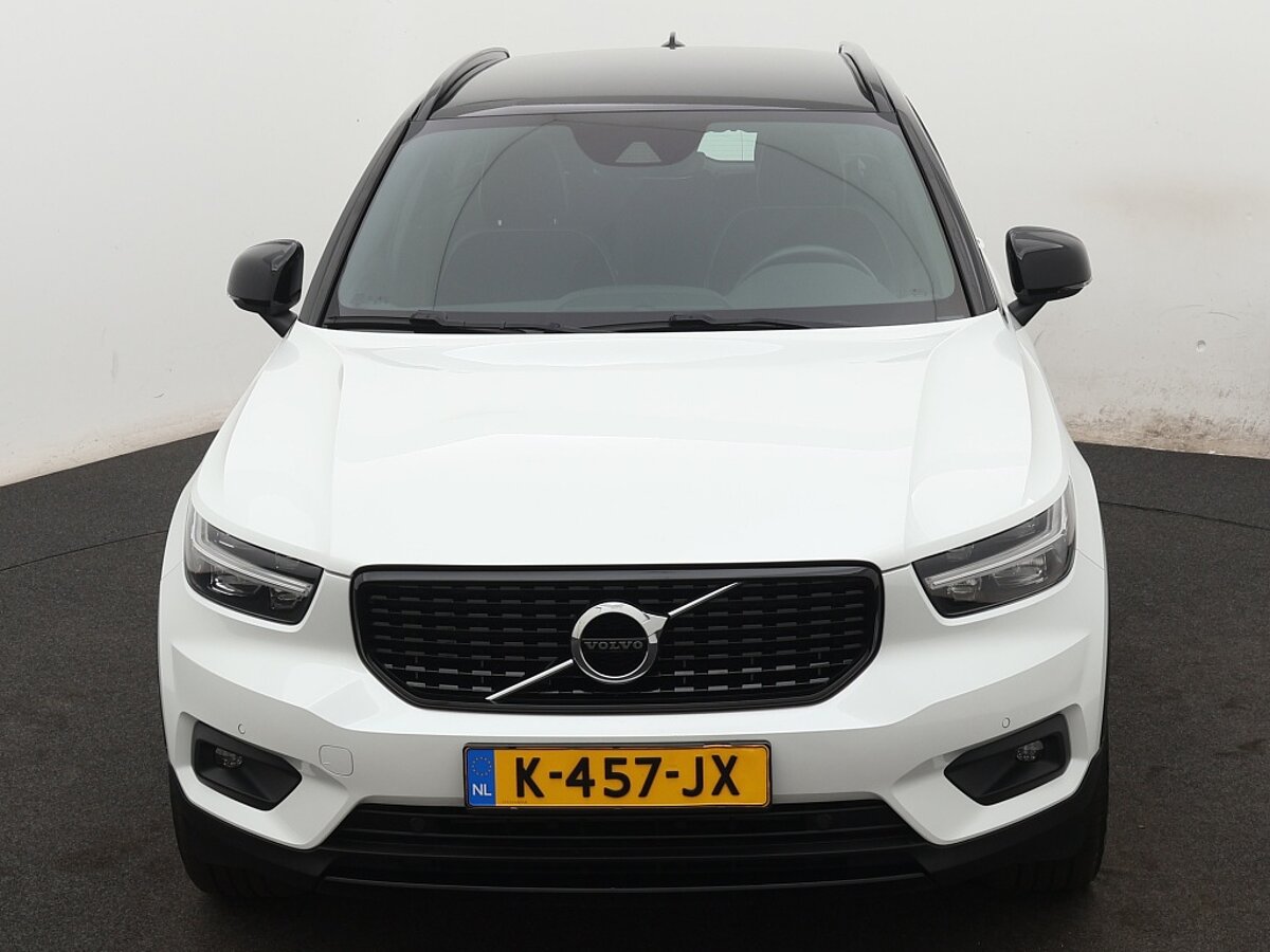 39076220 volvo xc40 1 5 t3 r design 8 02