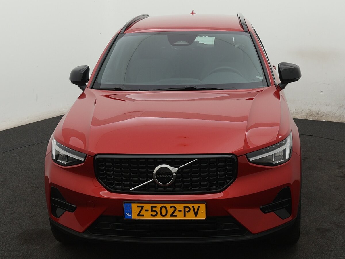 40714365 volvo xc40 2 0 b4 plus dark 8 06