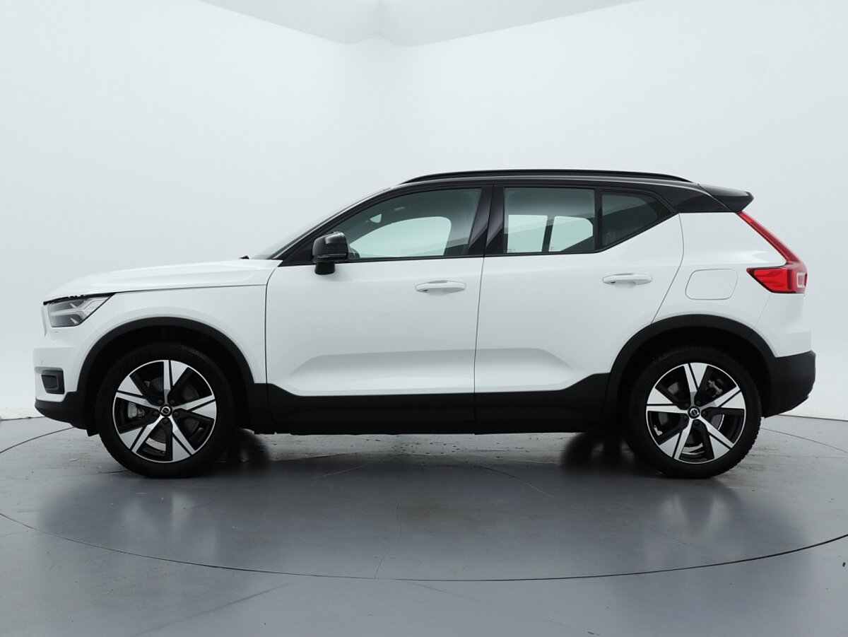 39177891 volvo xc40 recharge p8 awd r design 9 04