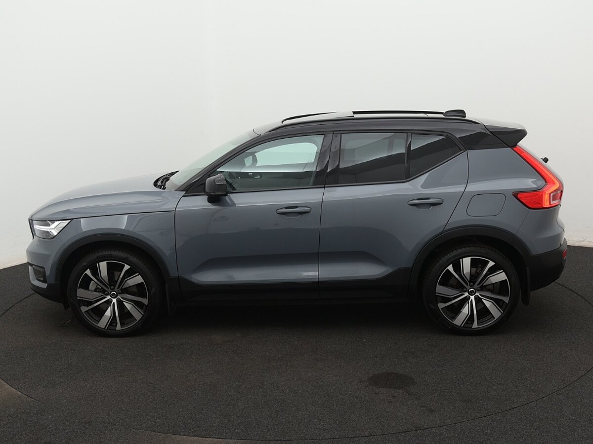 42393308 volvo xc40 recharge p8 awd r design 2 02