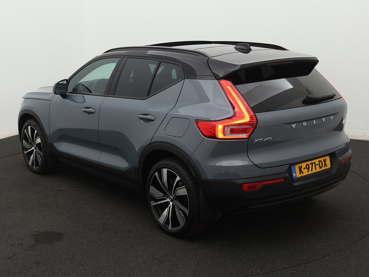 39077017 volvo xc40 recharge p8 awd r design 3 10