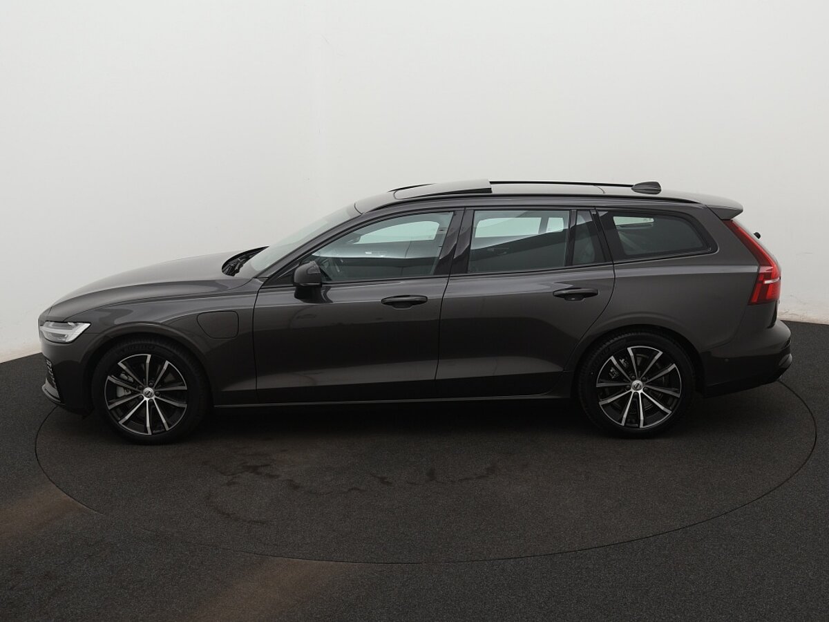 40037136 volvo v60 2 0 t6 awd plus dark trekhaak panoramadak 2 01