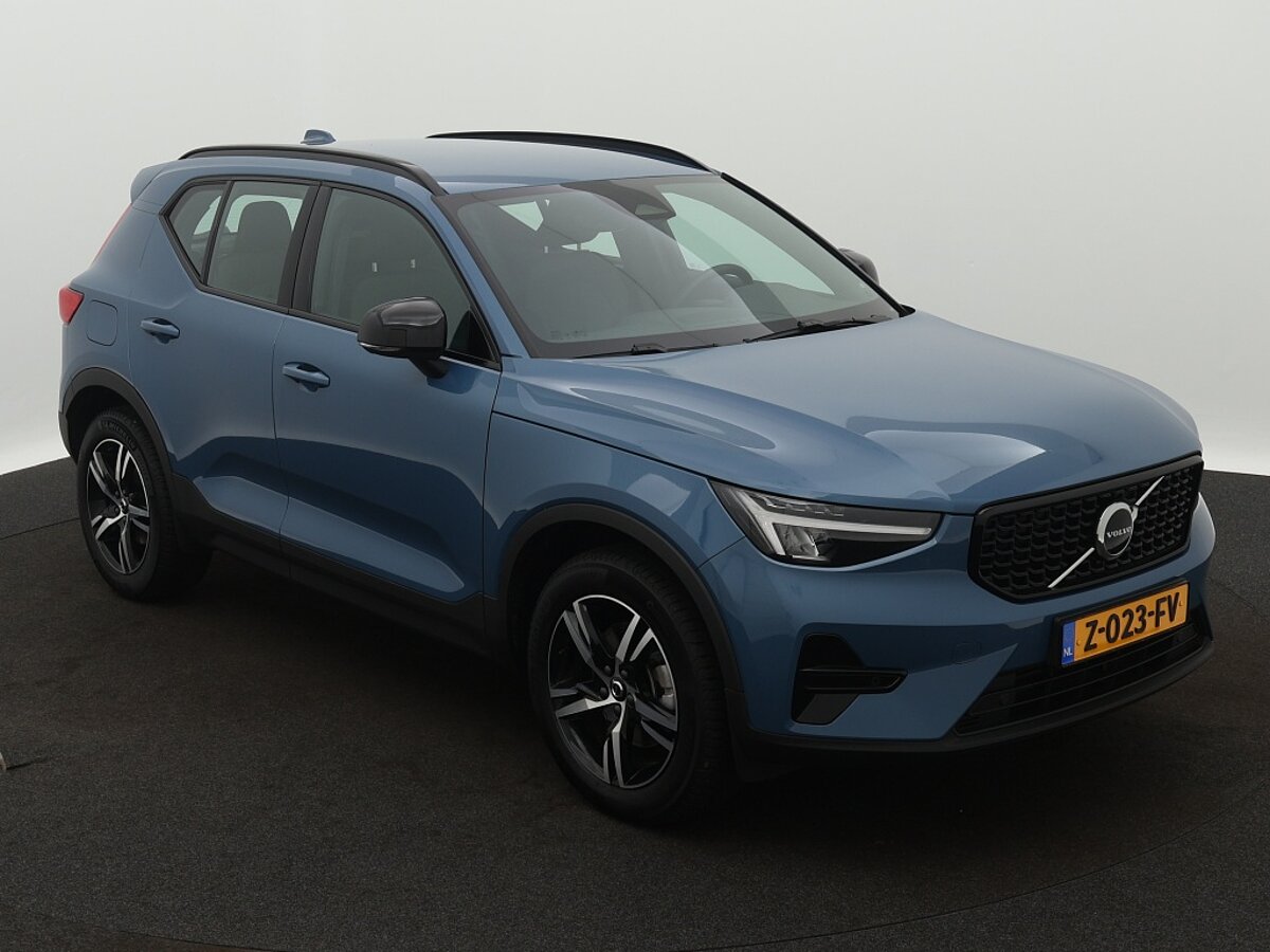 40923663 volvo xc40 2 0 b4 plus dark 7 02