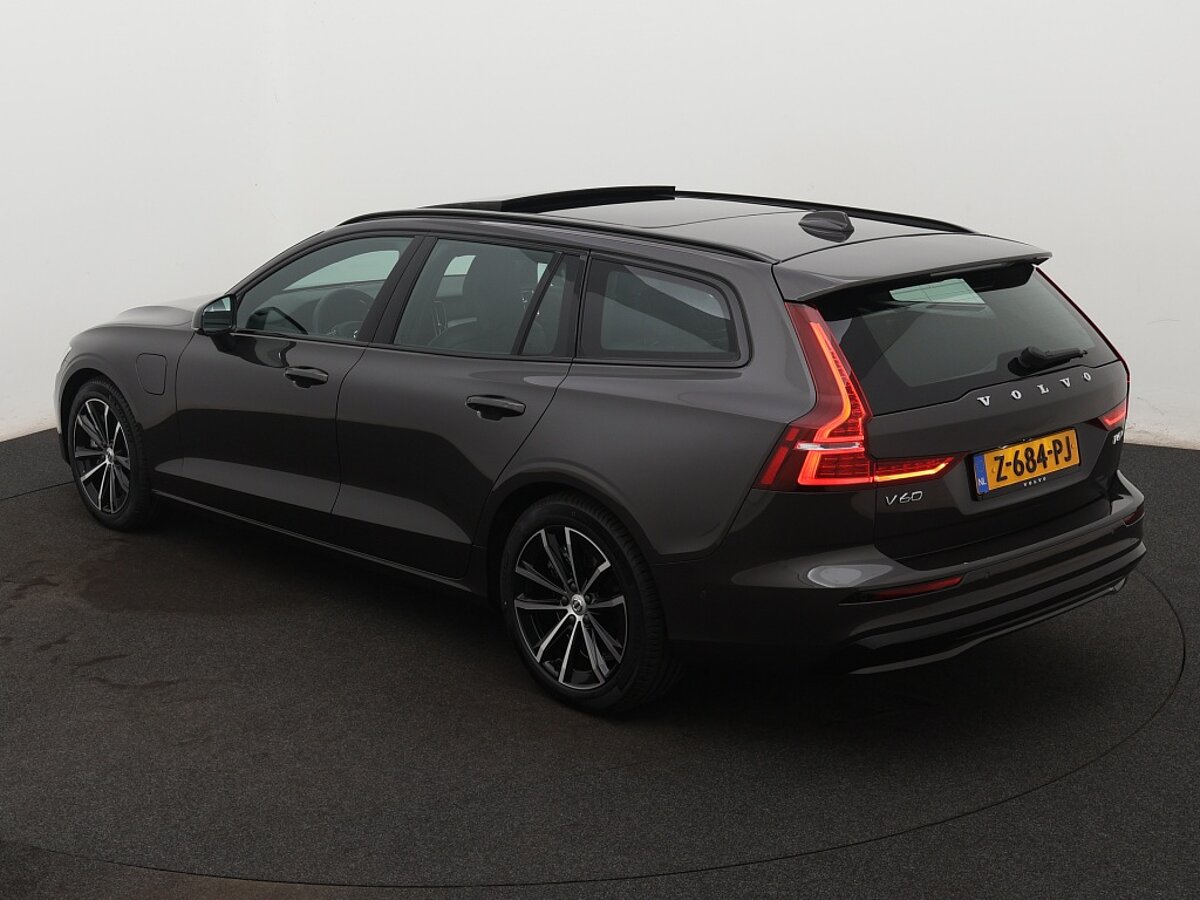 40229924 volvo v60 2 0 t6 awd plus dark 3 06