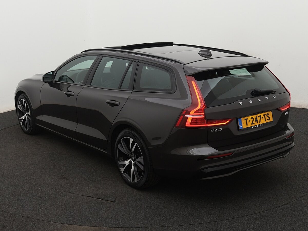 40032693 volvo v60 2 0 b3 plus dark 3 02