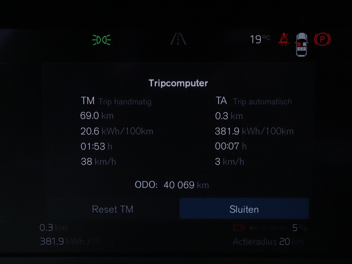 40261404 volvo xc40 recharge ultimate 70 kwh stoelverwarming panoramadak 24