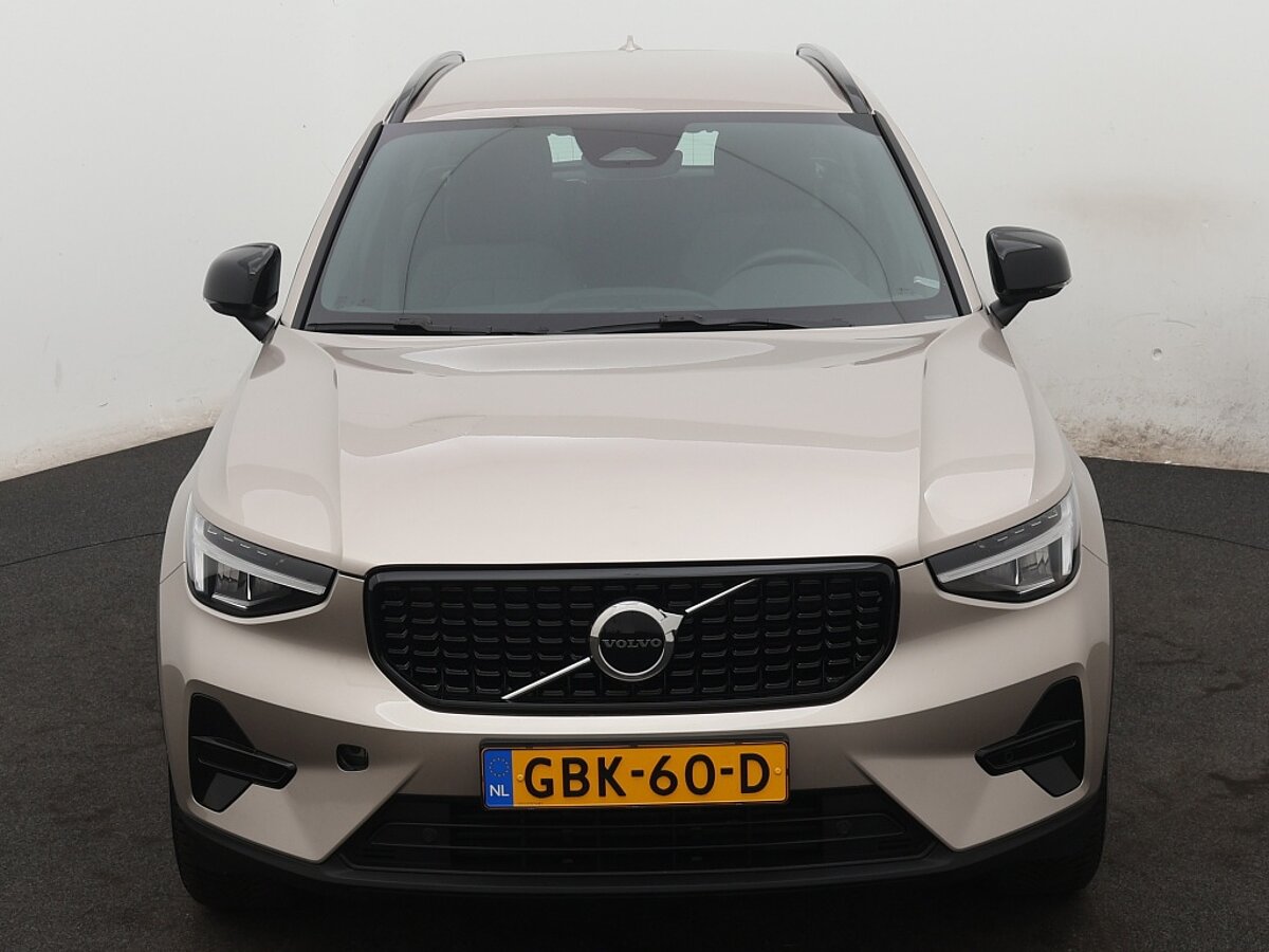 40251549 volvo xc40 2 0 b4 plus dark 8 02