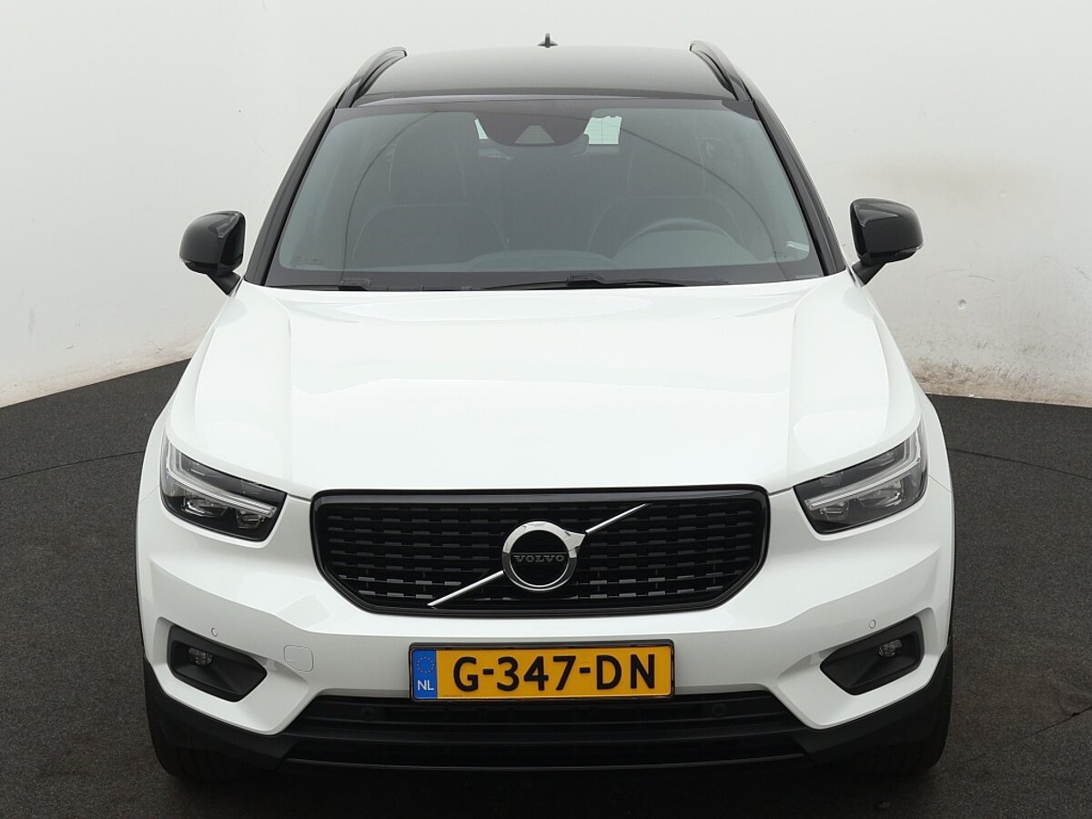 39057381 volvo xc40 1 5 t3 r design 9 05