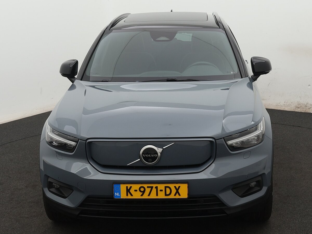 39077017 volvo xc40 recharge p8 awd r design 8 10