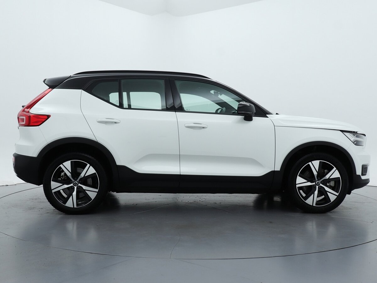 39177891 volvo xc40 recharge p8 awd r design 5 04