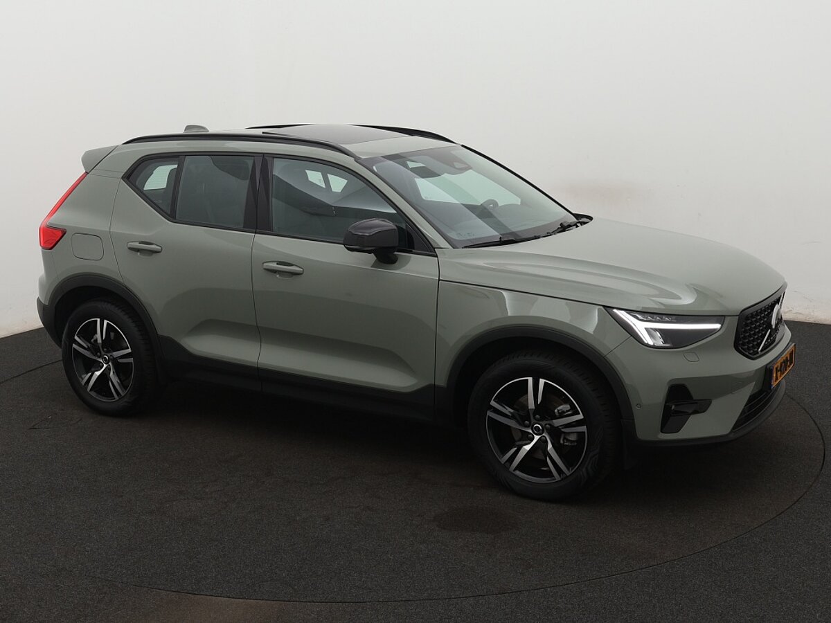 40486106 volvo xc40 2 0 b3 plus dark 11