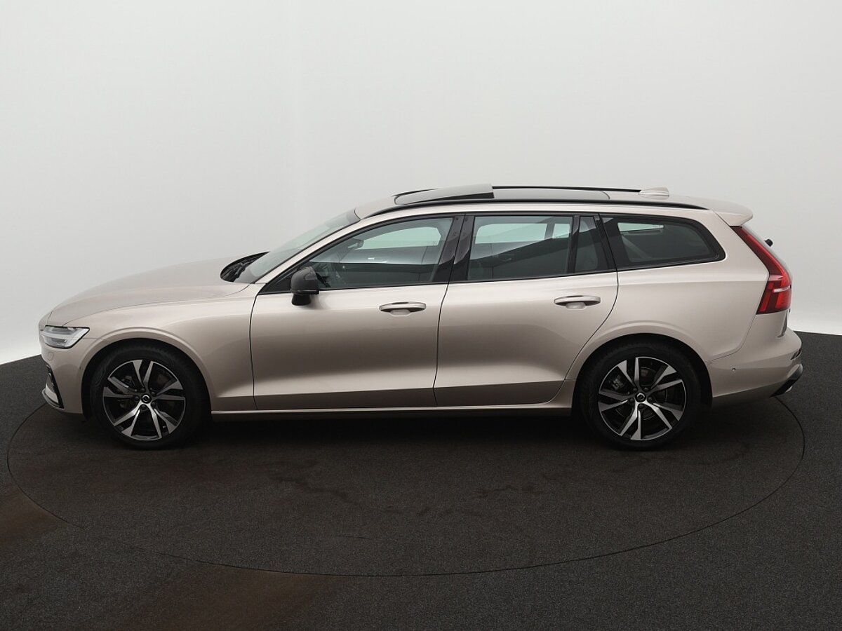 41044249 volvo v60 2 0 b3 plus dark 2 05