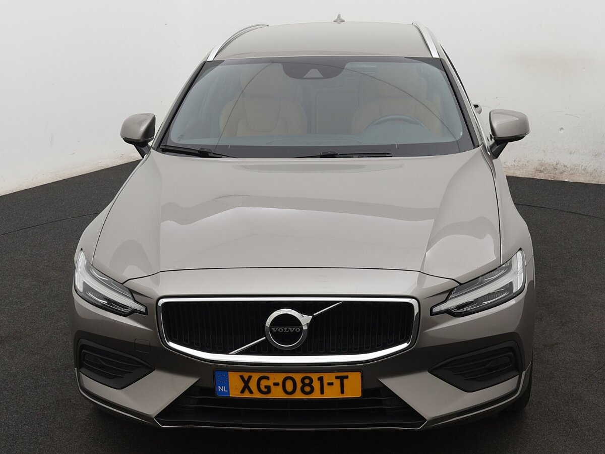 39204464 volvo v60 2 0 t5 momentum 9 06