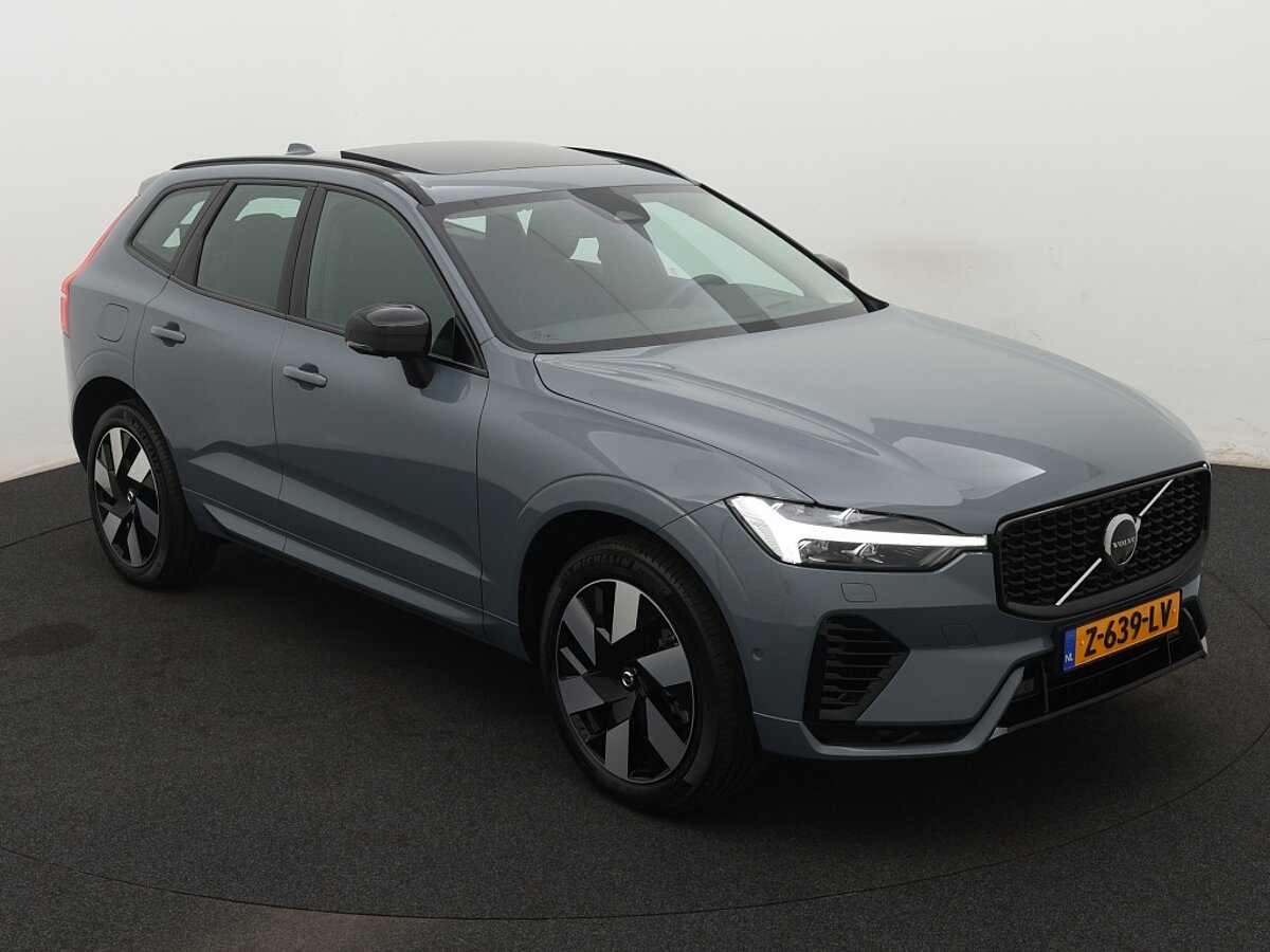 40000999 volvo xc60 2 0 t6 awd ultimate dark 8 02