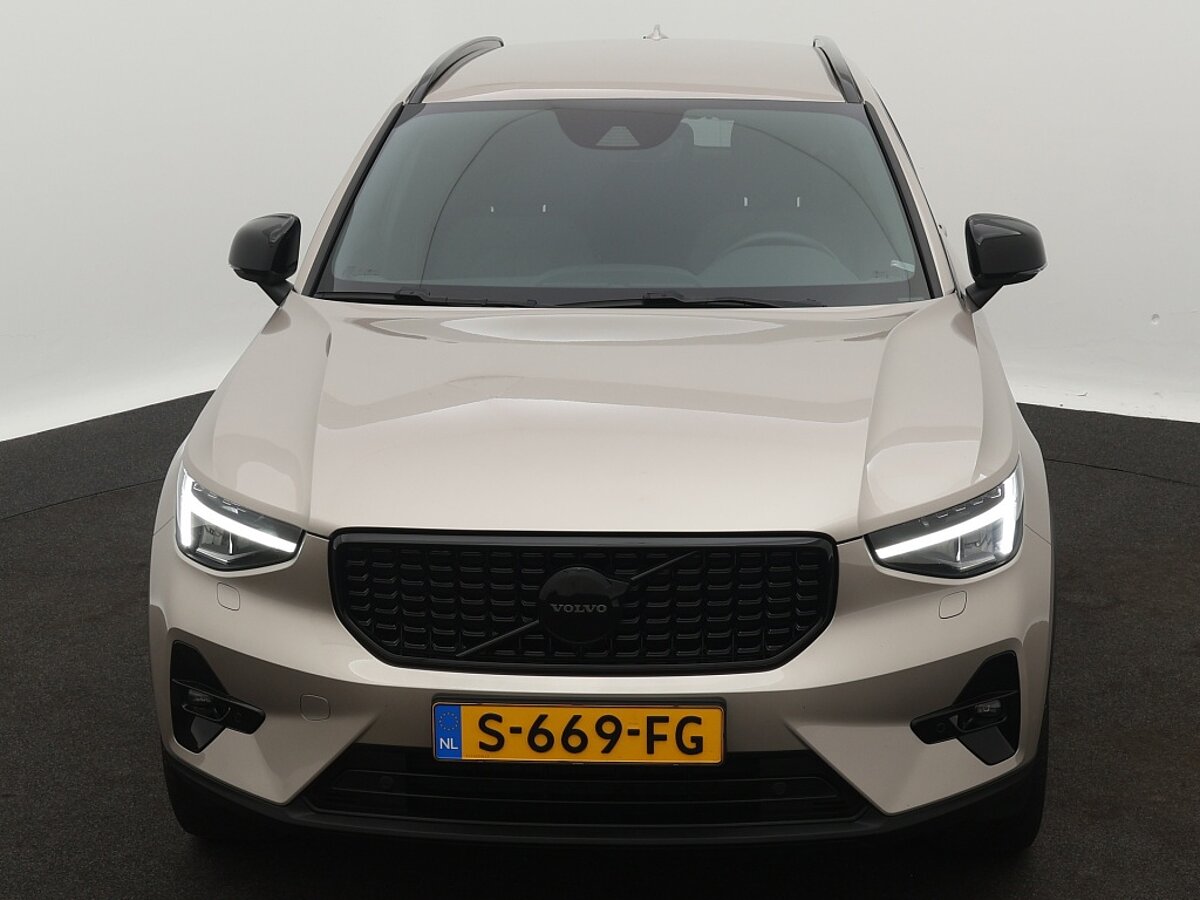 41359064 volvo xc40 1 5 t4 r plus dark 9 02