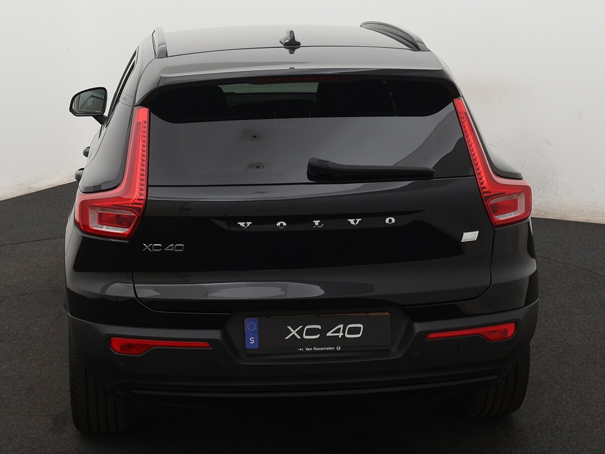 39937038 volvo xc40 recharge p8 awd r design 9