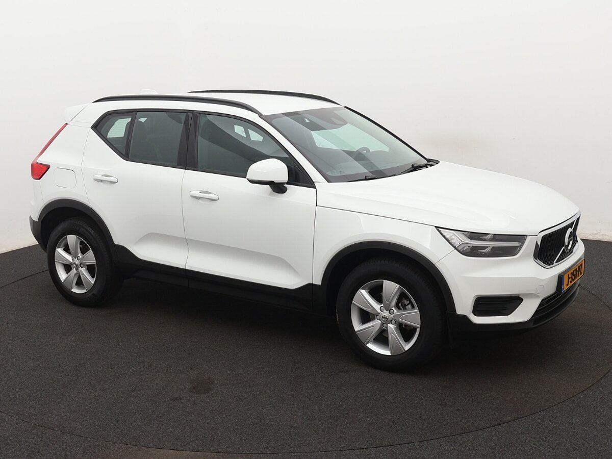 38253618 volvo xc40 1 5 t2 momentum core 613a56