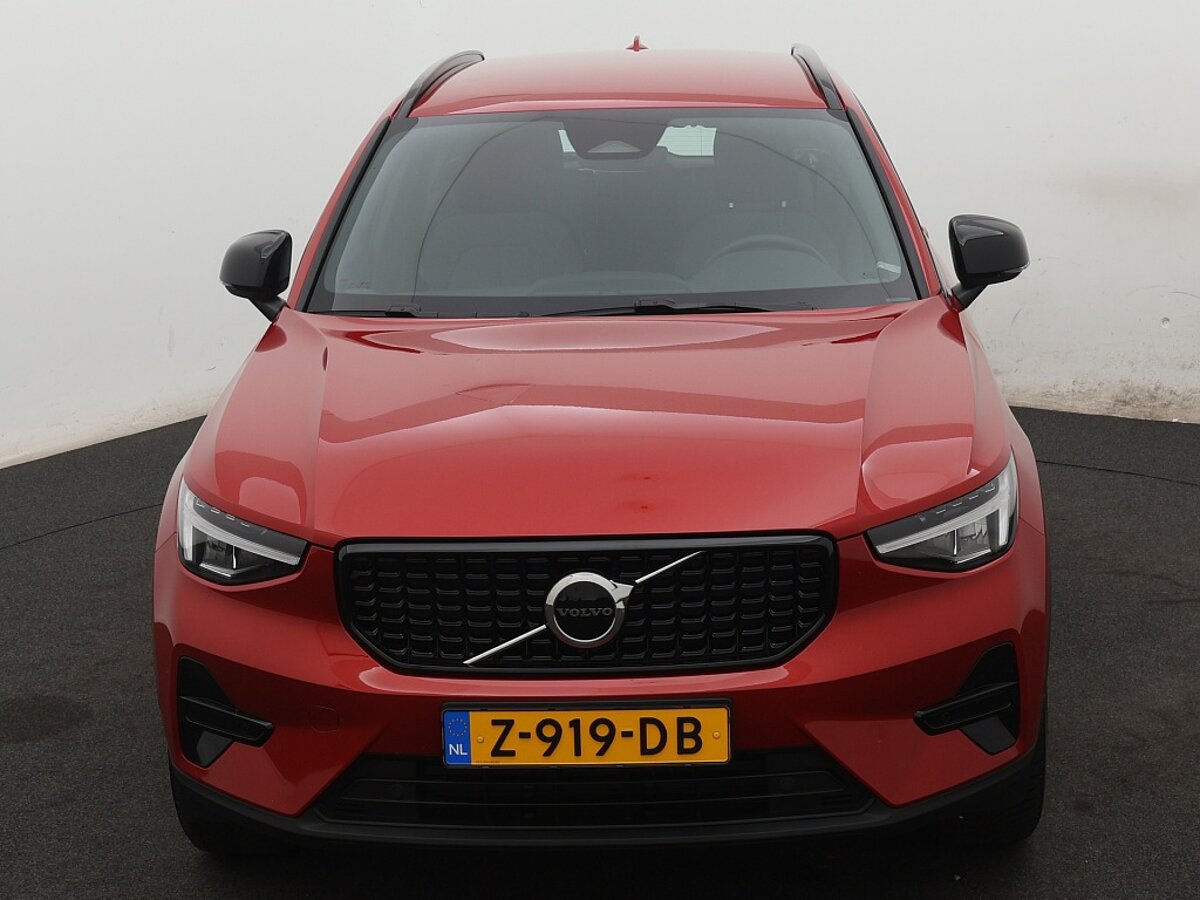 40262246 volvo xc40 2 0 b4 plus dark 9 02