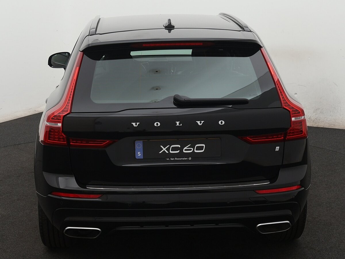 39331783 volvo xc60 2 0 b5 awd r design 9