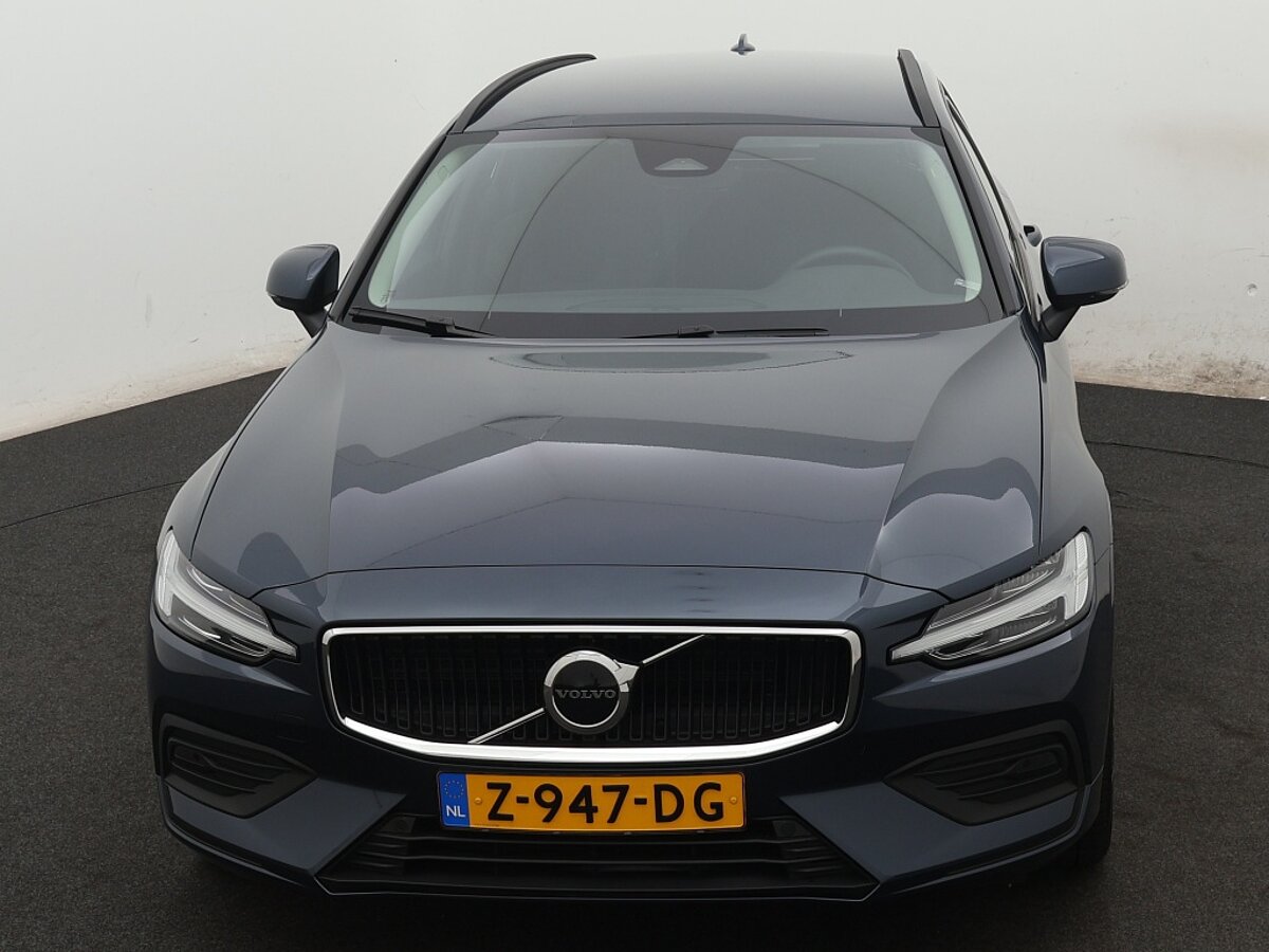 40000939 volvo v60 2 0 b3 essential edition 9 05