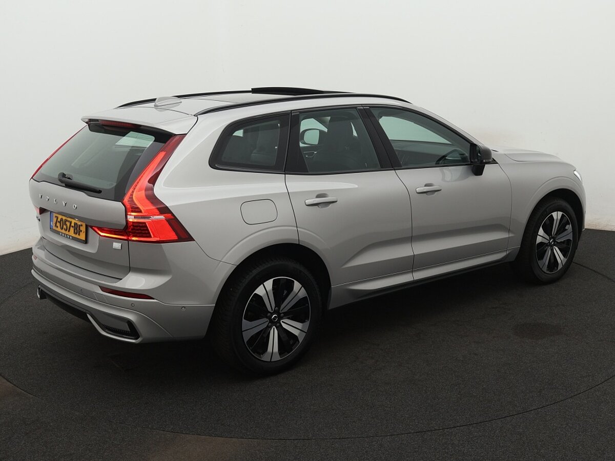 40098575 volvo xc60 2 0 t6 awd dark 01