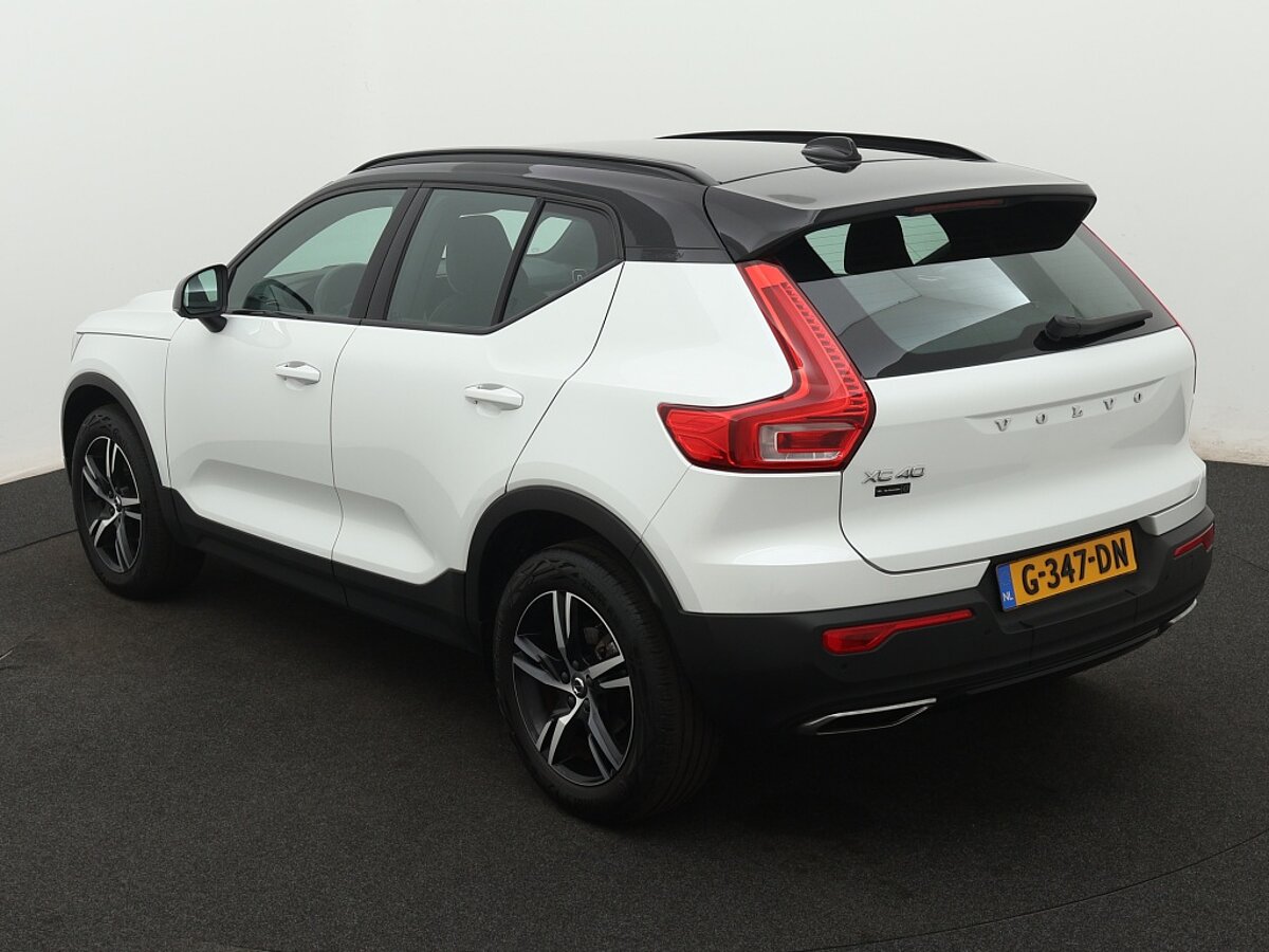 39057381 volvo xc40 1 5 t3 r design 3 05