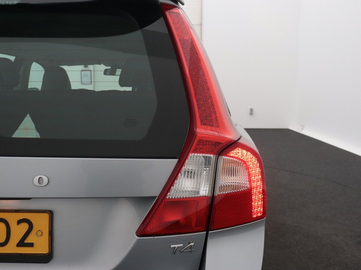 40220134 volvo v70 1 6 t4 r edition lederen bekleding trekhaak 47