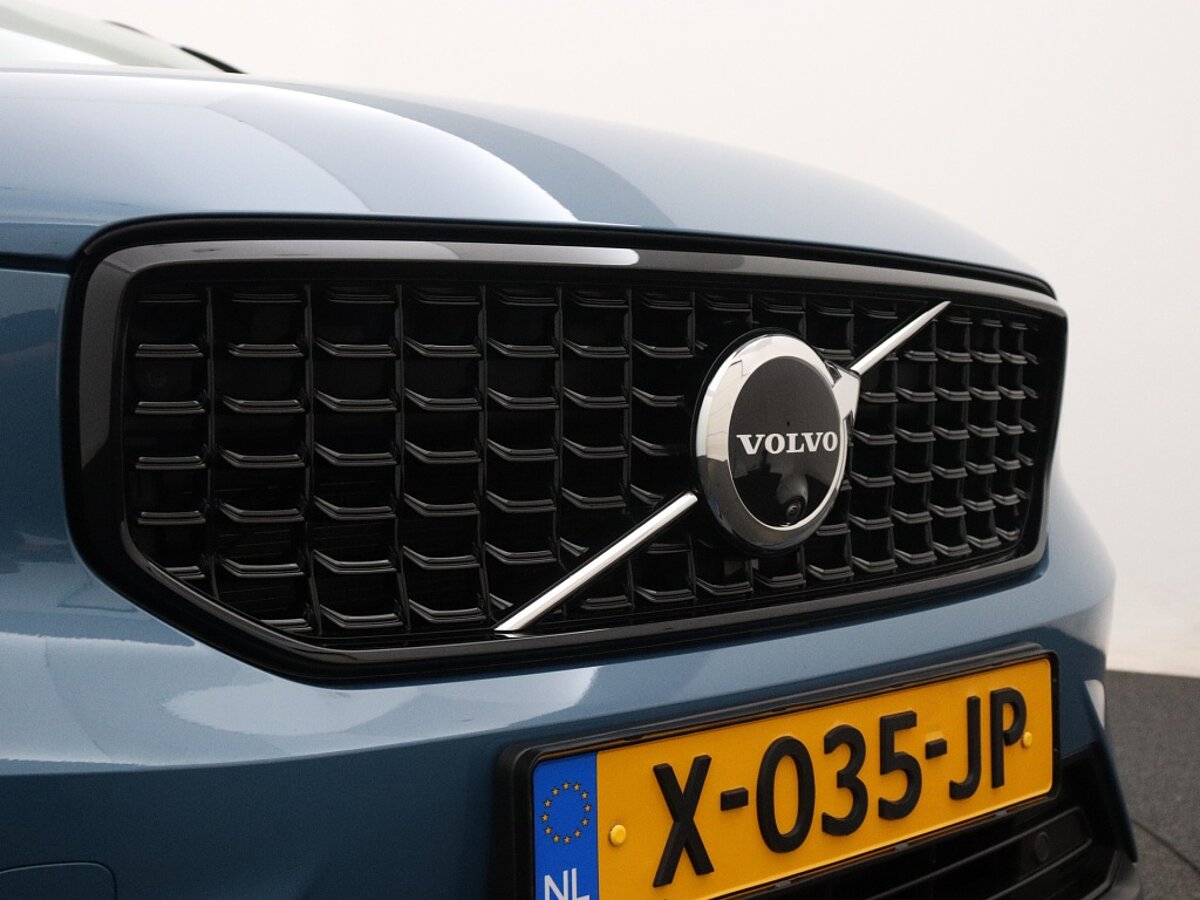 40000833 volvo xc40 2 0 b3 plus dark b12af0