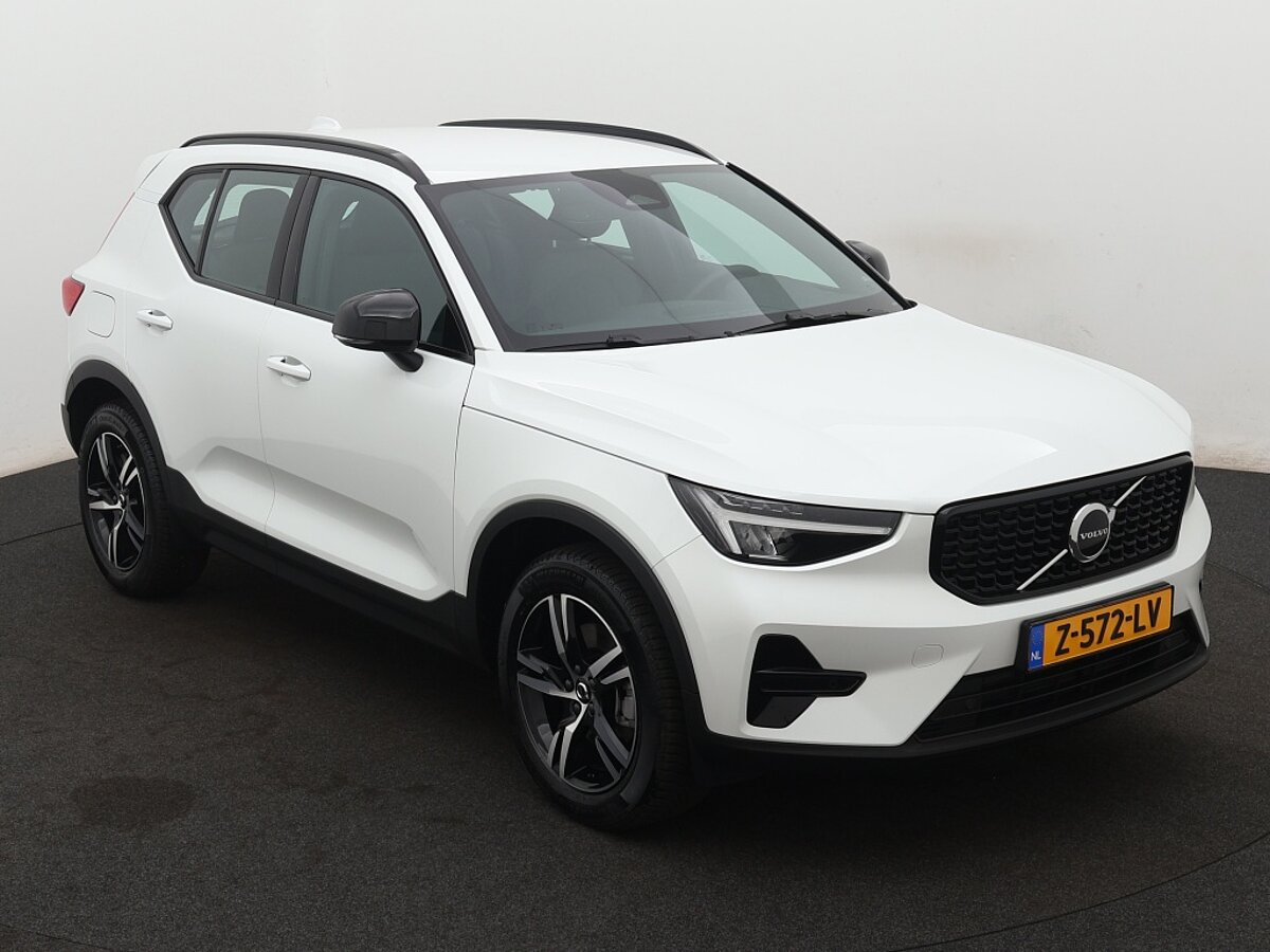 40229951 volvo xc40 2 0 b4 plus dark 7 02