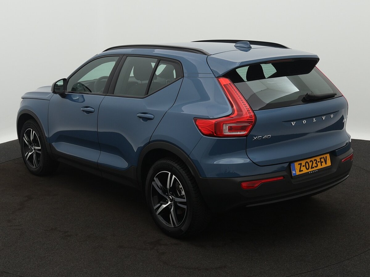 40923663 volvo xc40 2 0 b4 plus dark 3 02