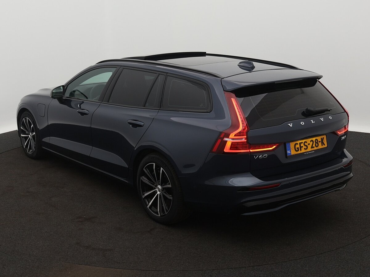 41813061 volvo v60 2 0 t6 awd plus dark 3 03