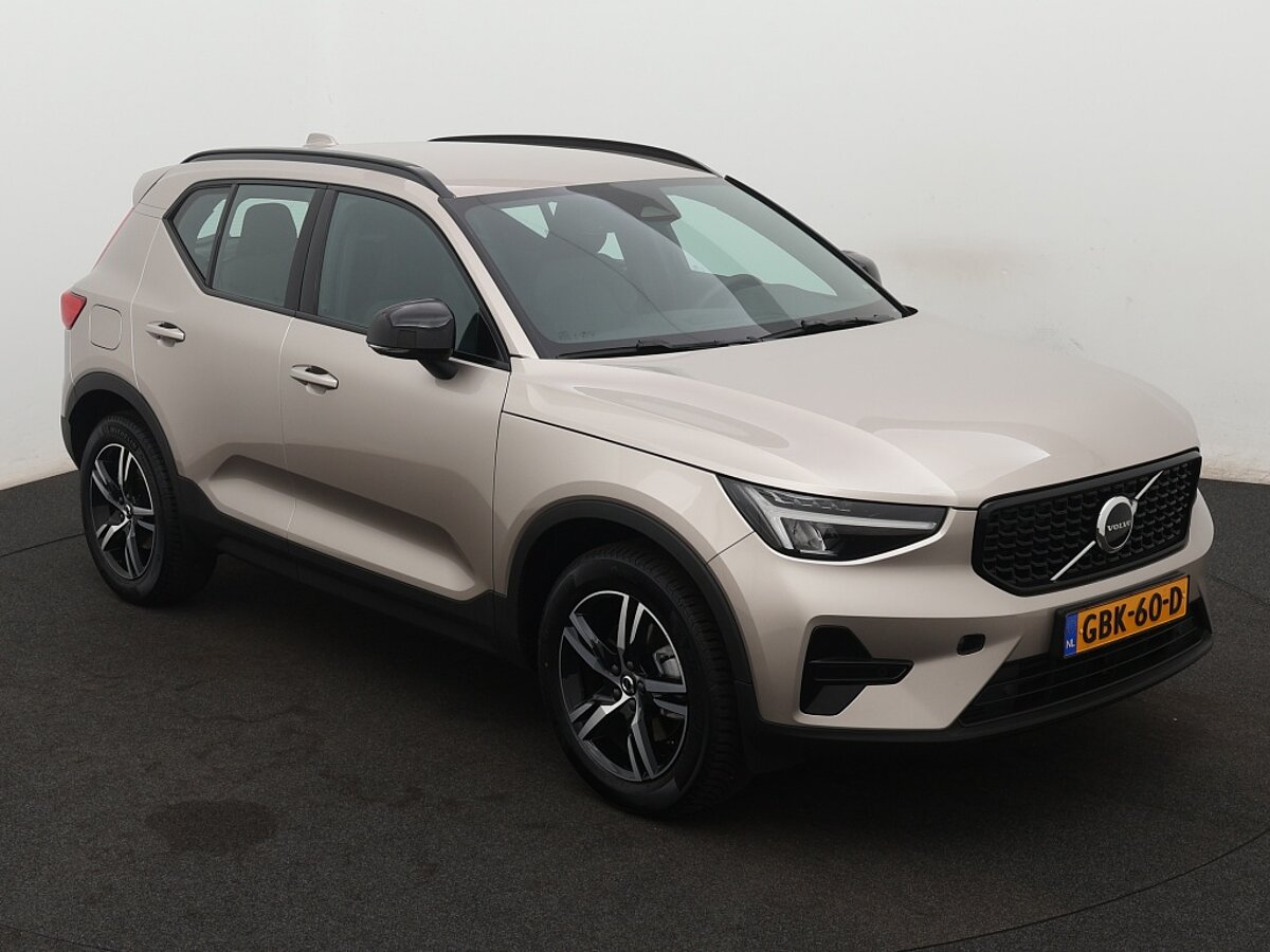 40251549 volvo xc40 2 0 b4 plus dark 7 02