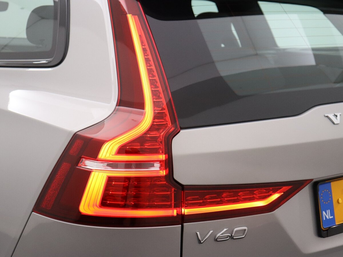 40349731 volvo v60 2 0 b4 plus dark trekhaak 72