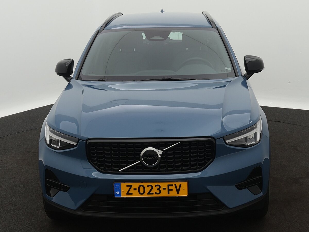 40923663 volvo xc40 2 0 b4 plus dark 8 02