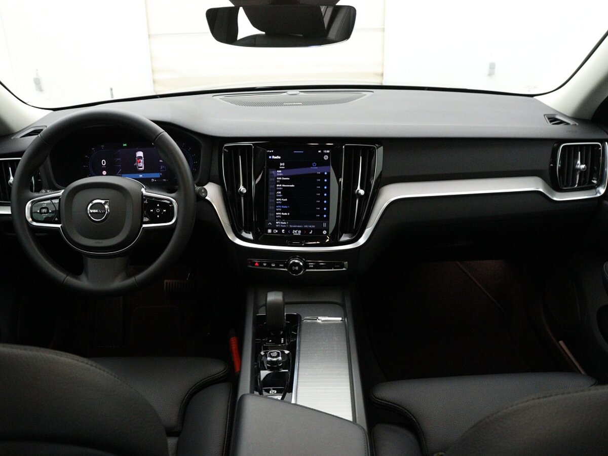 41657999 volvo v60 2 0 b3 plus dark panoramadak harman kardon 5 02