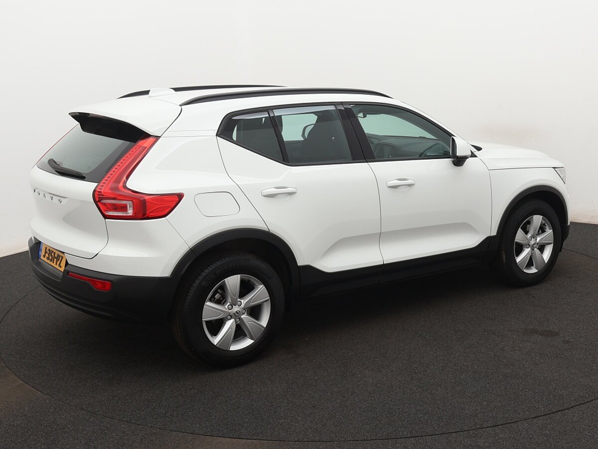 38253618 volvo xc40 1 5 t2 momentum core 883c5b