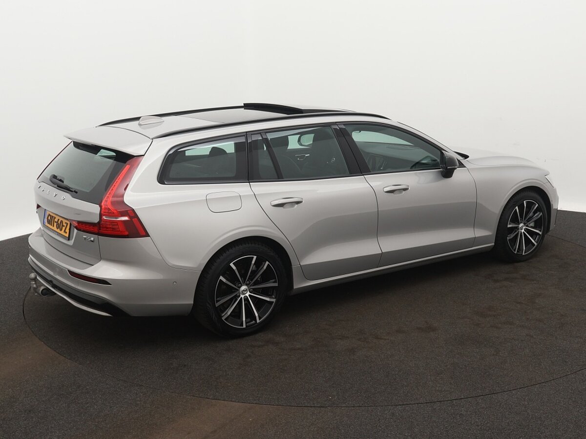 42639986 volvo v60 2 0 t6 awd plus dark 10