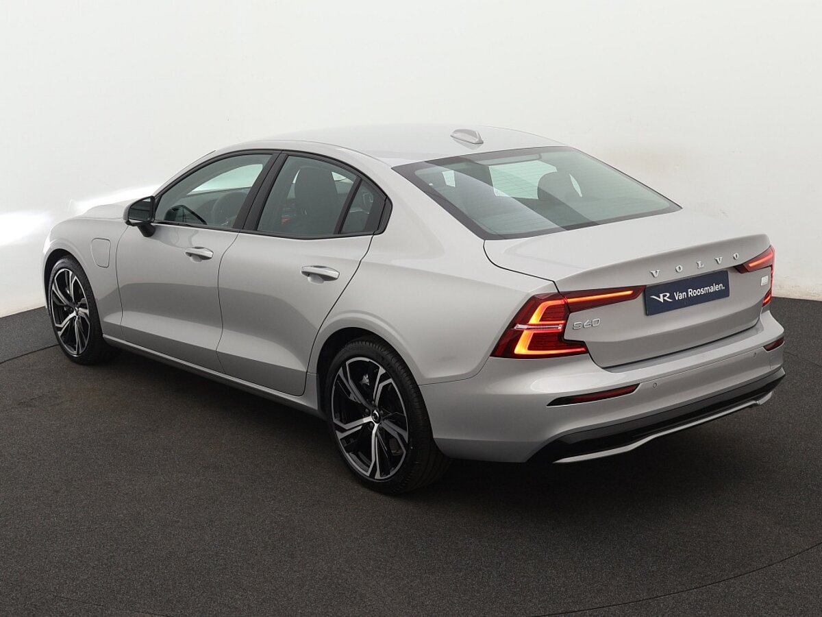 38478071 volvo s60 t6 plus dark 3